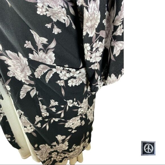 $10$ add SPIRITUAL gangster- MAYA floral kimono wrap with tie front & pockets. - Picture 10 of 13